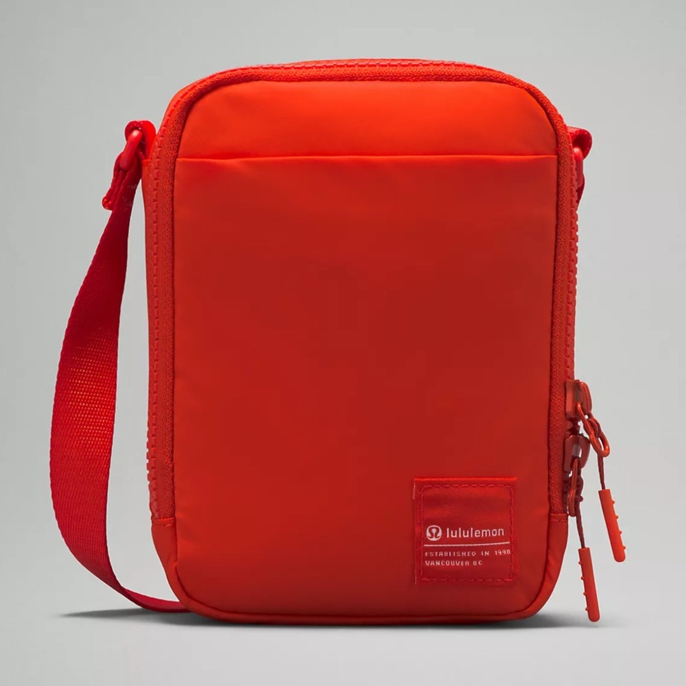 NWT Lululemon Easy Access Crossbody Bag 1.5L in black ( RARE ) - Picture 7 of 16